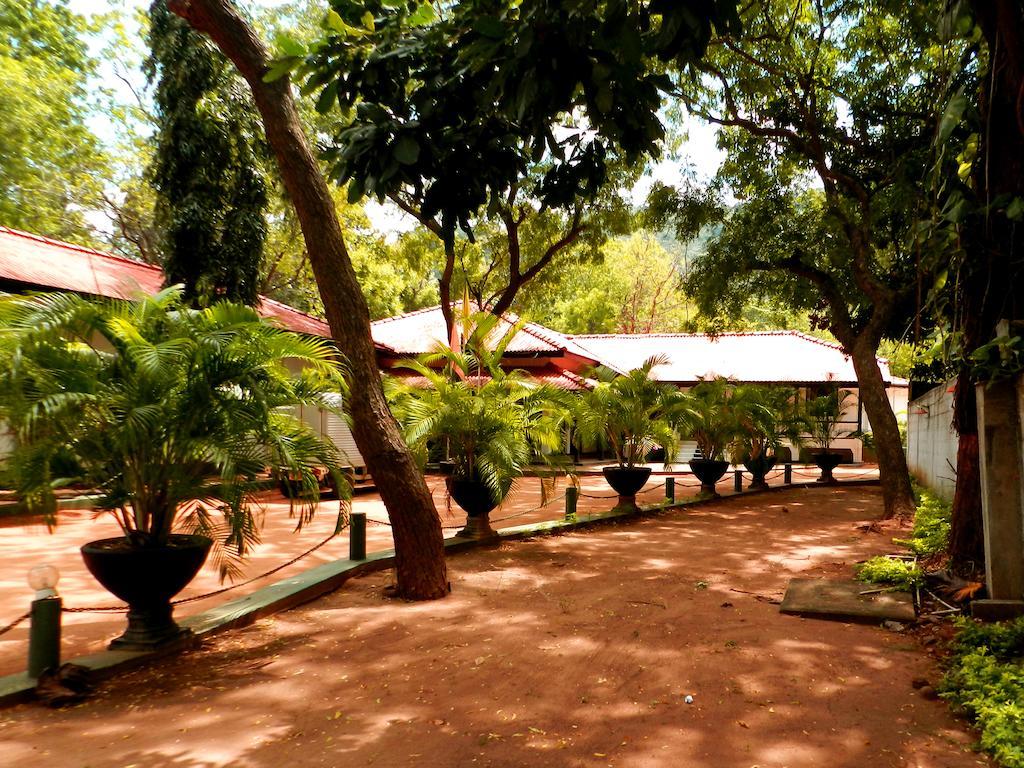 Jayasinghe Holiday Resort Kataragama Zewnętrze zdjęcie